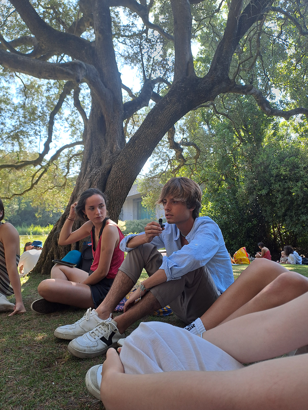 Udeleženec intervjuja deli osebne poglede o prostovoljstvu, vplivu skupnosti in učnih trenutkih, ki jih je doživel v okviru sodelovanja med TDFF in SPIN.