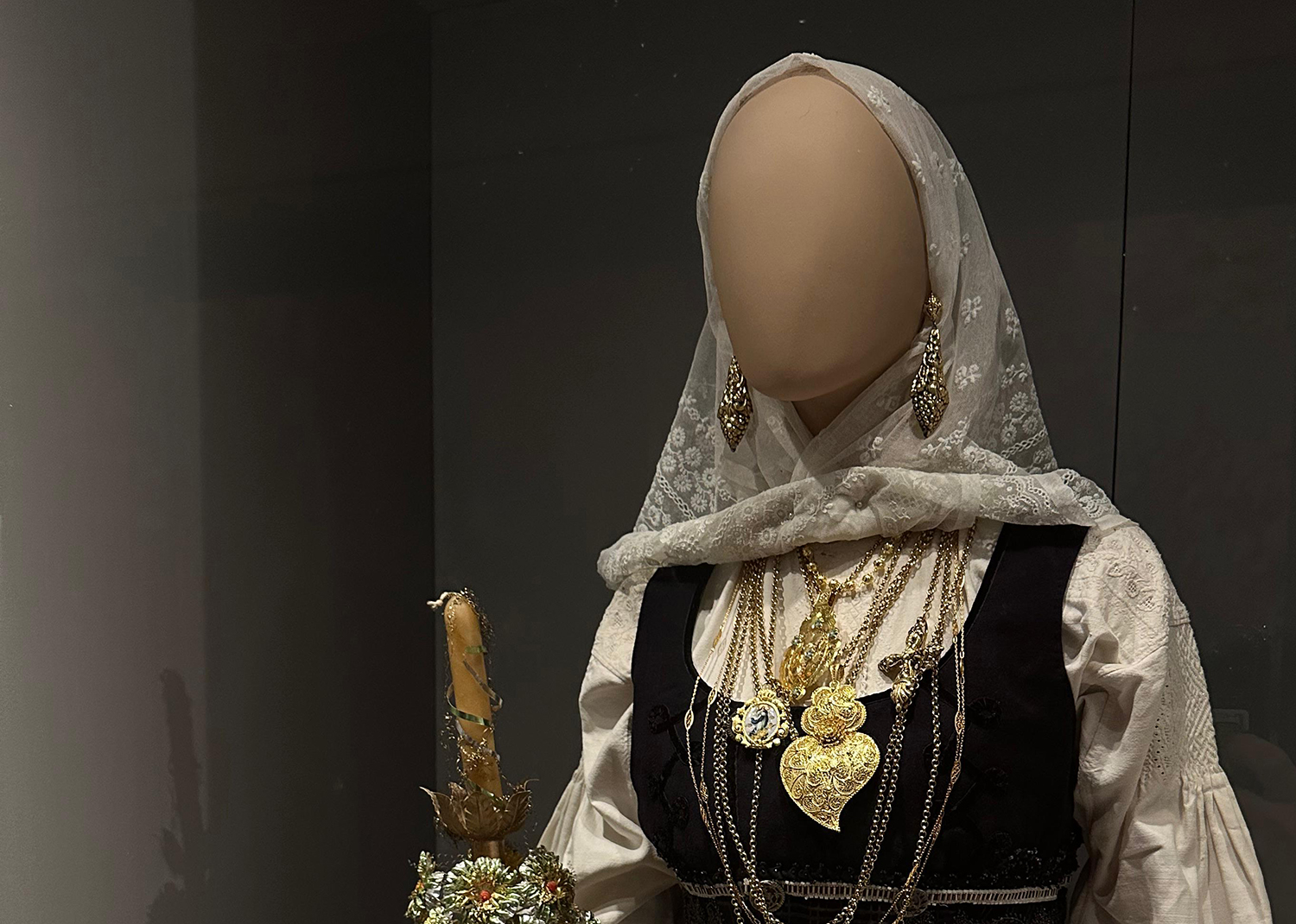 Traditional Portuguese attire with layered gold jewellery, where the Heart of Viana represents cultural heritage, community values, and symbolic identity.